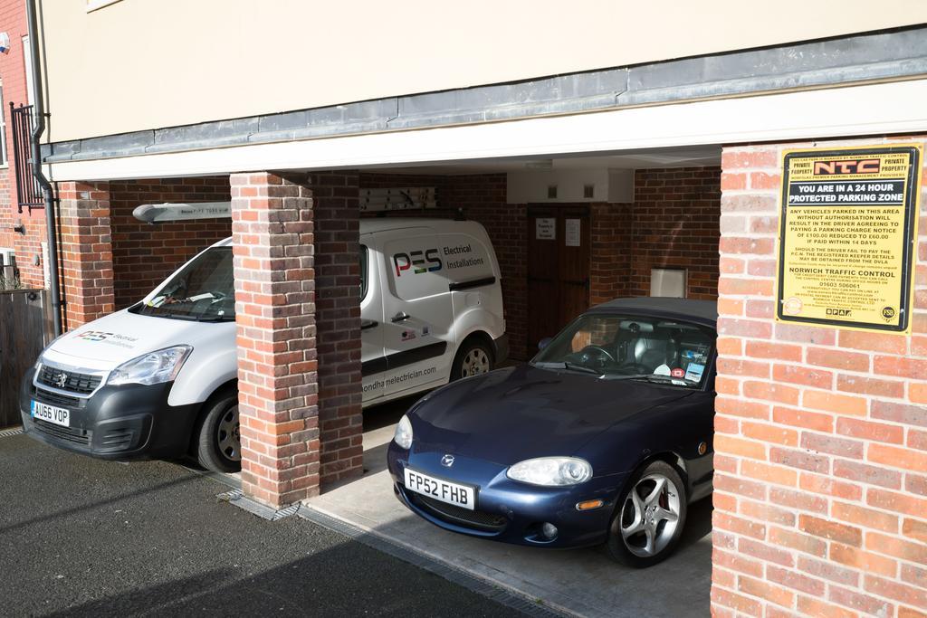 Perfect 2 Bedroom Apartment Located In City Centre With Parking Space Norwich Exterior photo